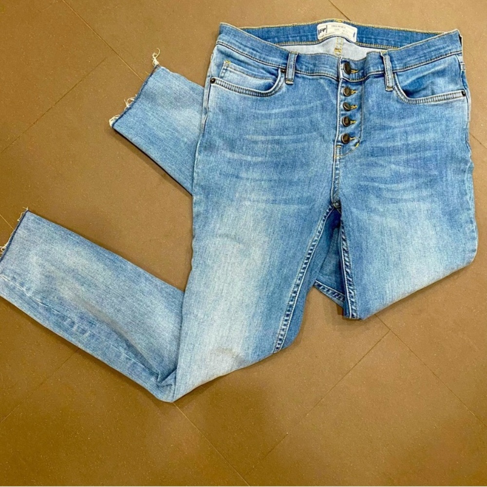Free People high-rise jegging, raw hem sz 29